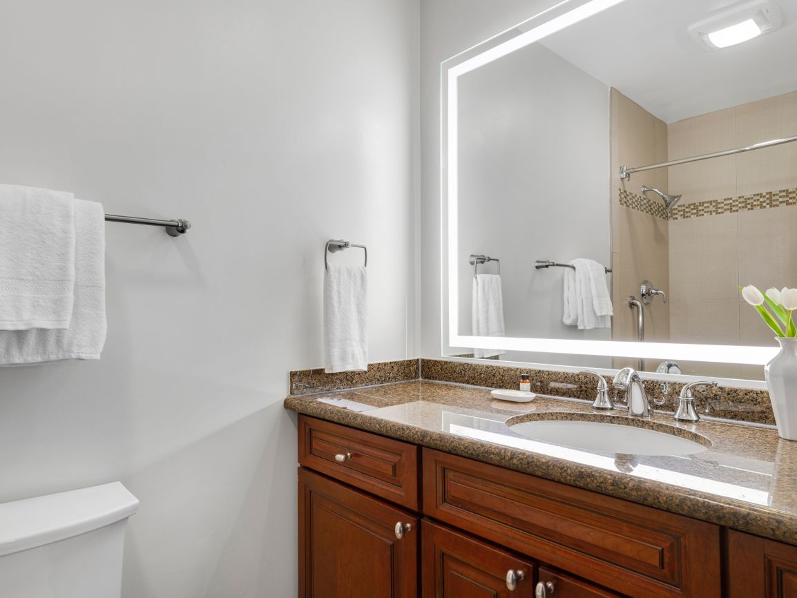 Guest Bathroom (2-Bedroom Villa)
